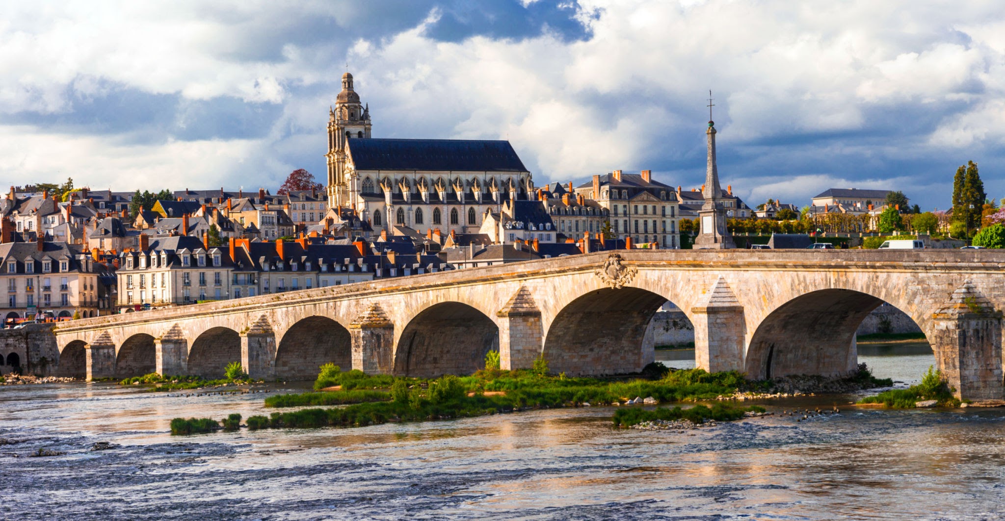 Loire_River_in_Blois_02.jpg